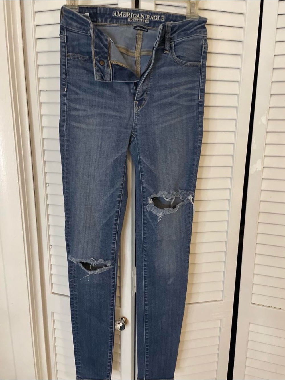 American Eagle Outfitters Women’s Skinny Ripped Blue Jeans